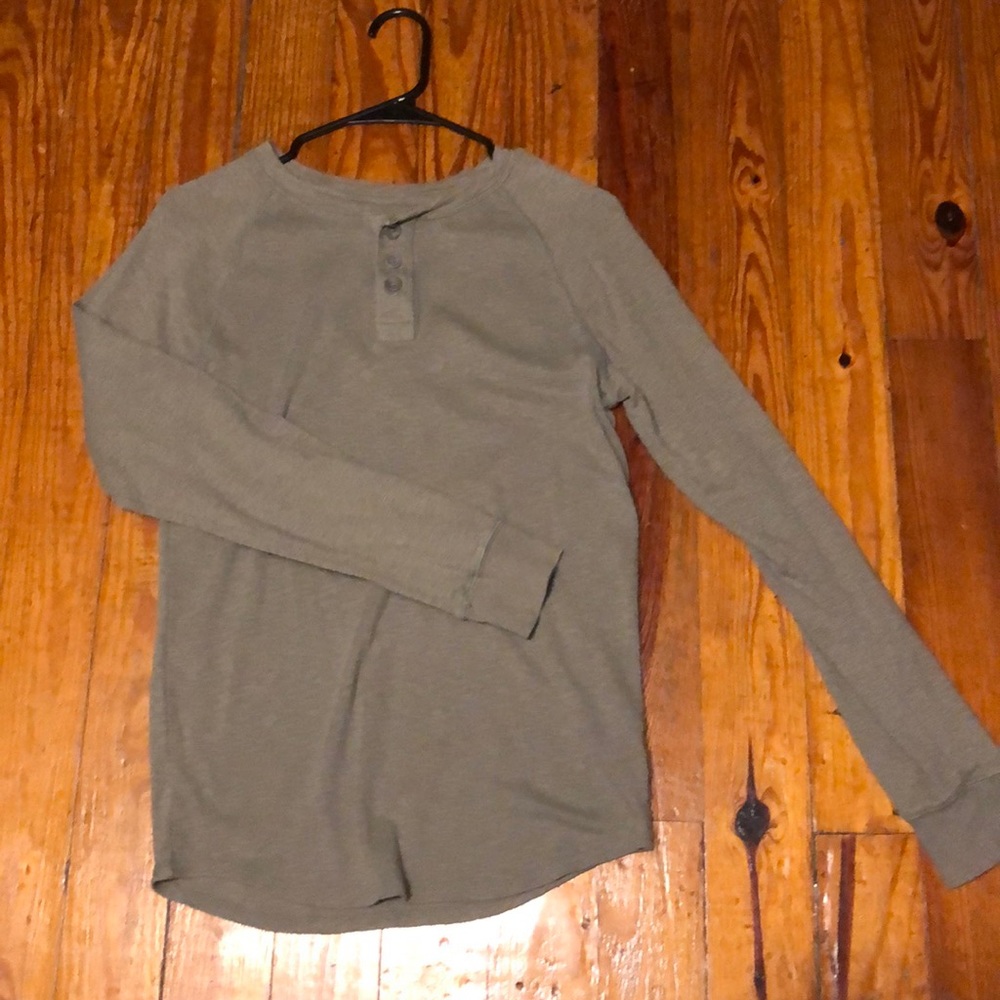 🍈Olive colored Henley🍈